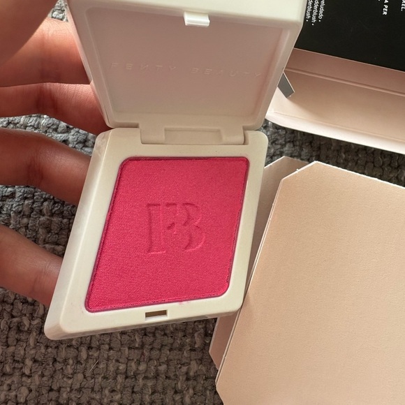 Fenty Beauty Cheeks Suede Powder Blush – Bubble Bands (Shimmering Hot Pink) - Picture 3 of 13